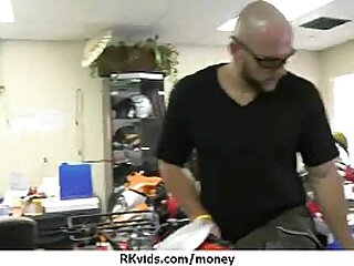 Apertado teen fode um homem na frente das câmeras por dinheiro 2