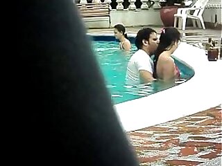 Seks in het openbaar zwembad